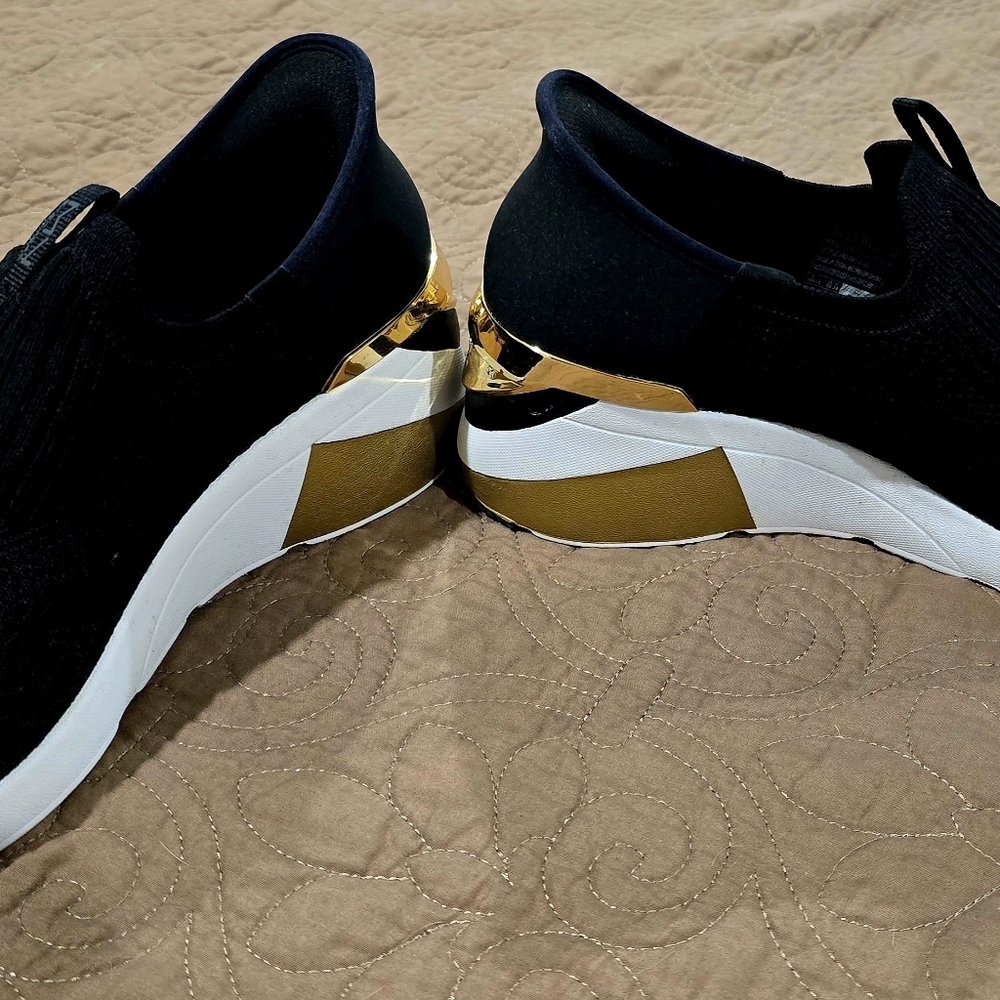Skechers Black and Gold Women's Sneakers
